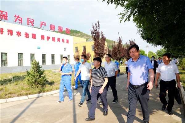 陕西PT电子游戏集团复工复产促增长项目观摩会议与会人员走进绿色能源公司油气公司水环境公司陕北片区项目
