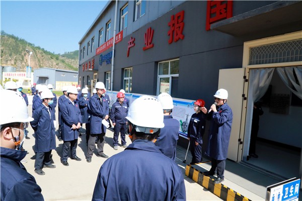 陕西PT电子游戏集团复工复产促增长项目观摩会议与会人员走进PT电子游戏保隆生态三秦在延在铜项目 陕西PT电子游戏集团复工复产促增长项目观摩会议与会人员走进PT电子游戏保隆生态三秦在延在铜项目