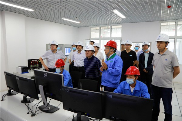 陕西PT电子游戏集团复工复产促增长项目观摩会议与会人员走进PT电子游戏保隆生态三秦在延在铜项目 陕西PT电子游戏集团复工复产促增长项目观摩会议与会人员走进PT电子游戏保隆生态三秦在延在铜项目
