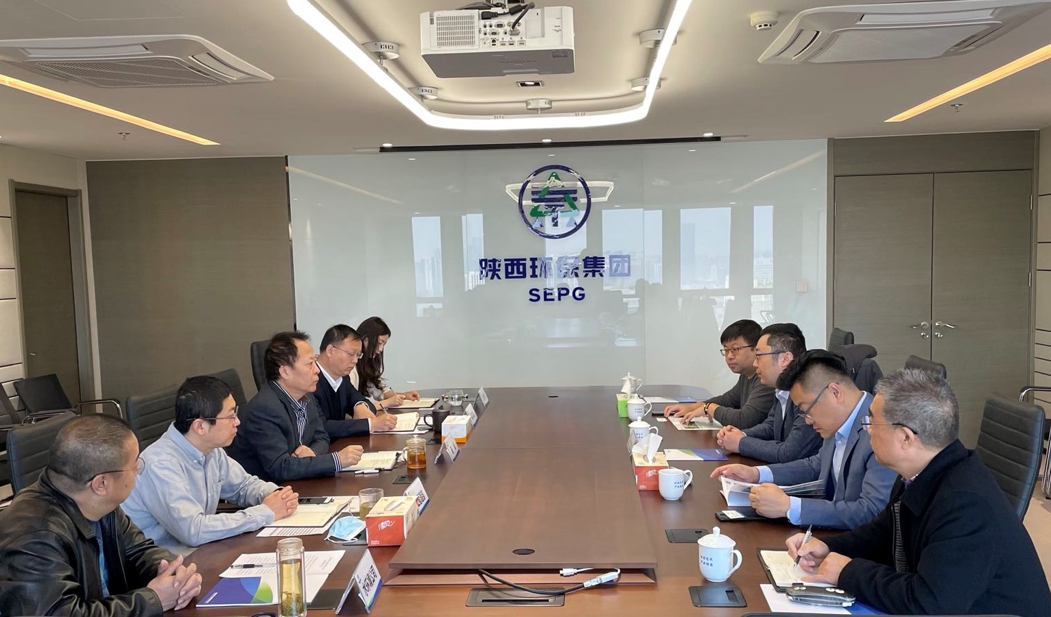 陕西PT电子游戏集团与南方创业科技公司互换座谈