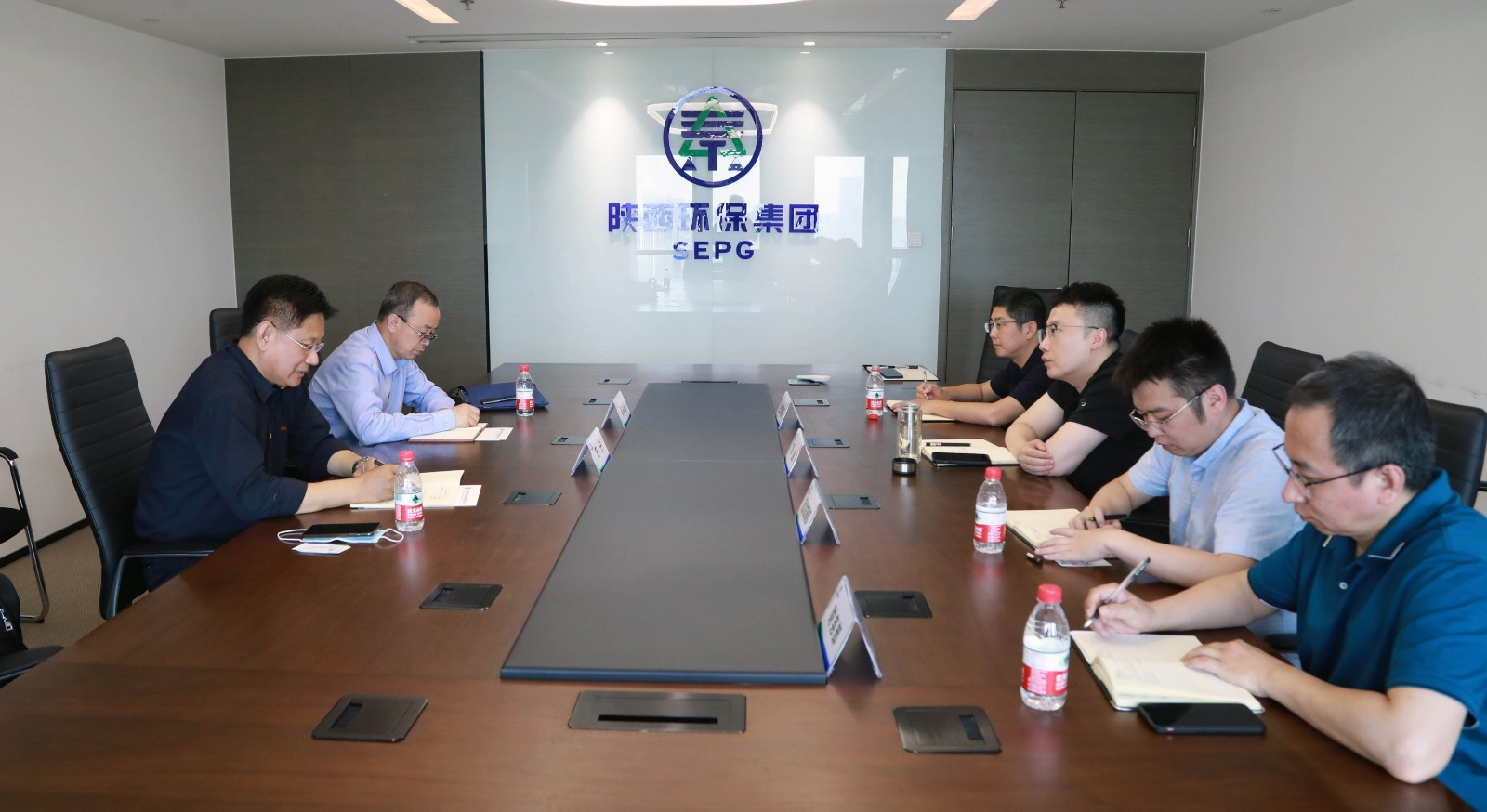 陕西PT电子游戏集团与山东山大华特科技股份公司互换座谈
