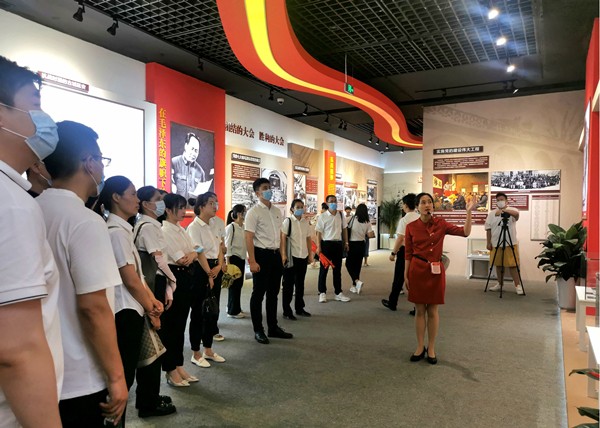 陕西PT电子游戏集团组织党员干部参观陕西省庆祝中国共产党成立100周年主题展