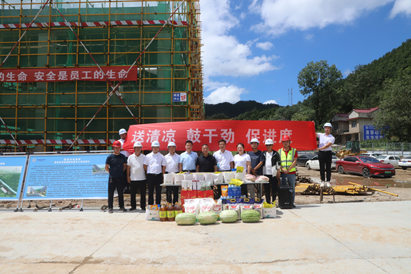 陕西PT电子游戏集团发展“送清冷”活动 关爱一线职工