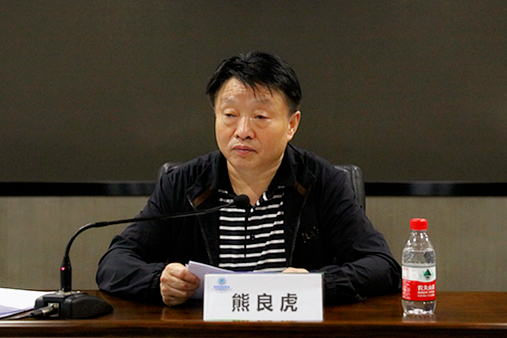 陕西PT电子游戏集团党委理论进建中心组召开专题会议 进建贯彻习近平总书记来陕调查沉要讲话沉要批示心灵