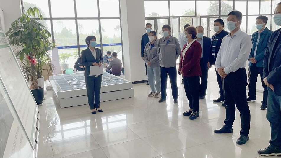 西安市人大常委会环境；し刹槌诙查抄组到水环境公司白鹿原水生态中心调研