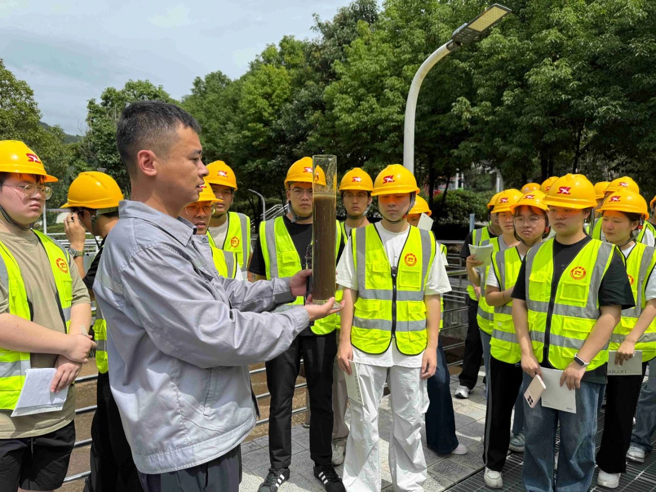 社会责任｜水环境公司发展“党建引领促发展 PT电子游戏教育共成长”公家盛开日活动